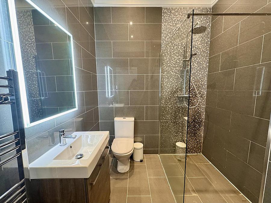 Gate House, 58 Malone Park