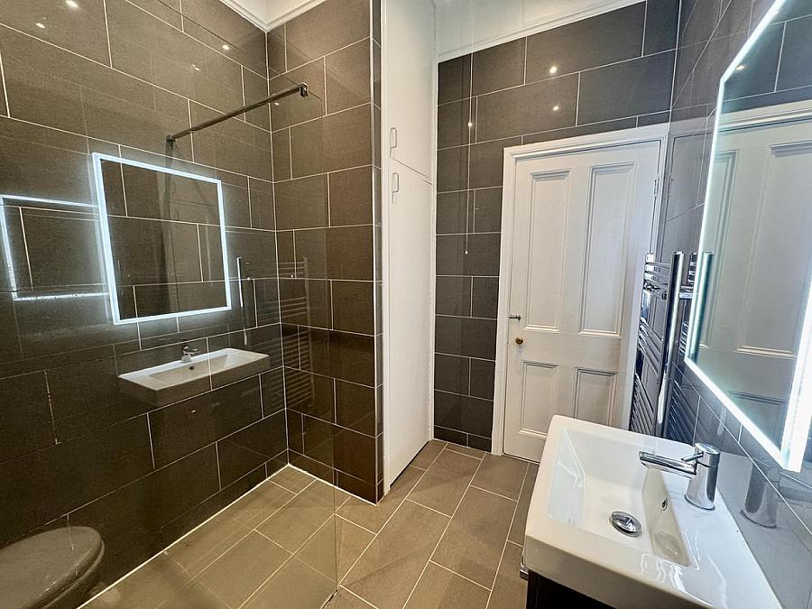 Gate House, 58 Malone Park