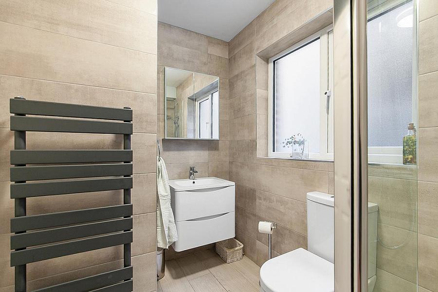 Apt 3, 58 Marlborough Park South