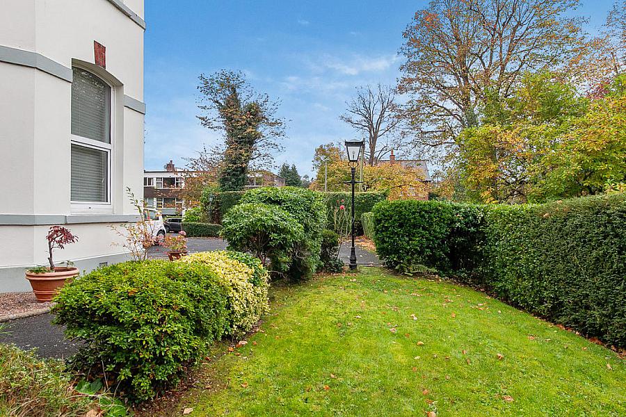 Apt 3, 58 Marlborough Park South