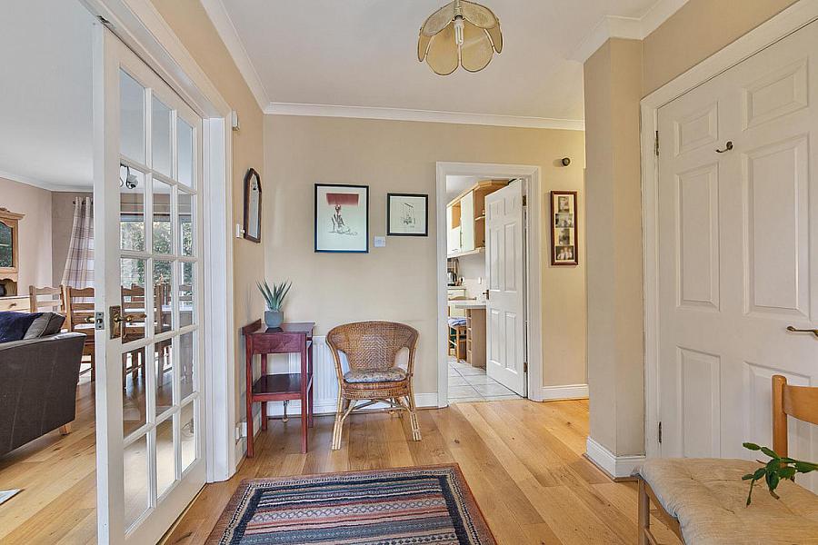 Apt 3, 58 Marlborough Park South