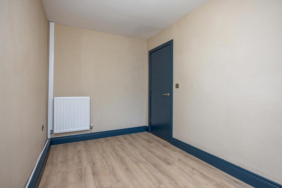 Apt 1 48 North Parade