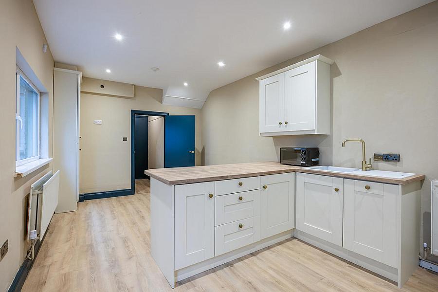 Apt 2 48 North Parade