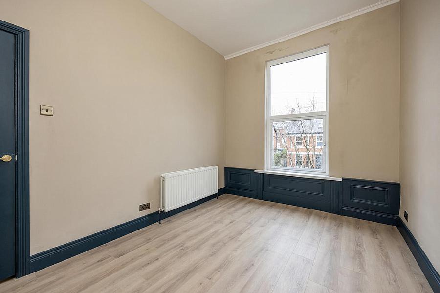 Apt 3 48 North Parade