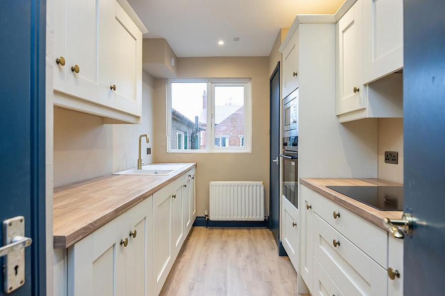 Apt 3 48 North Parade