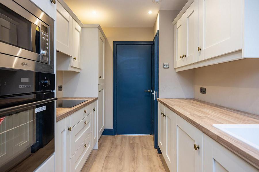 Apt 3 48 North Parade