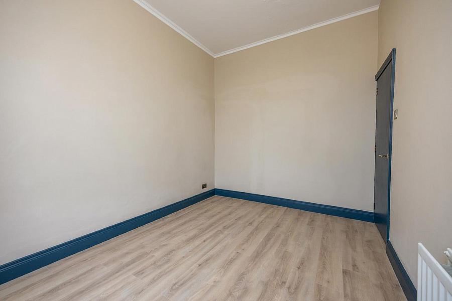 Apt 3 48 North Parade