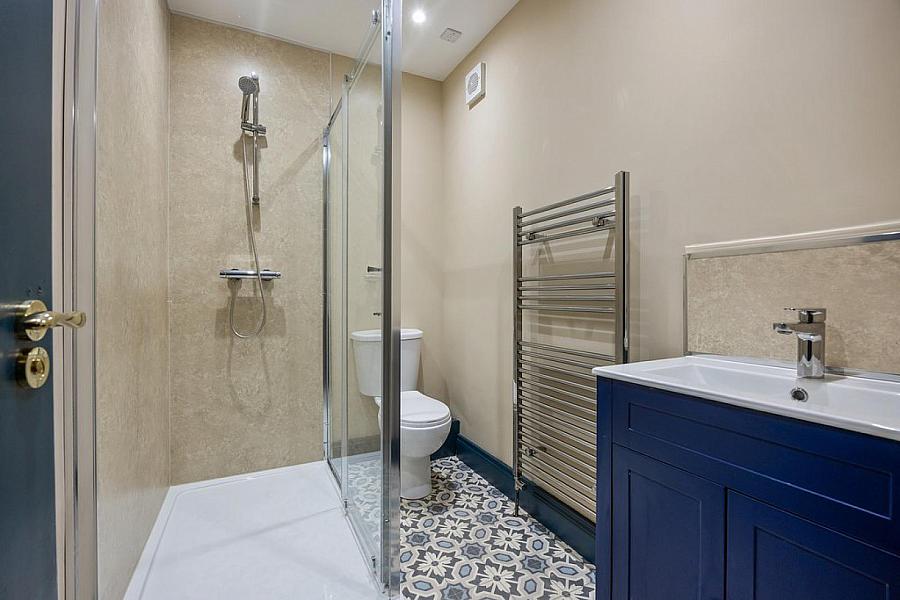 Apt 3 48 North Parade