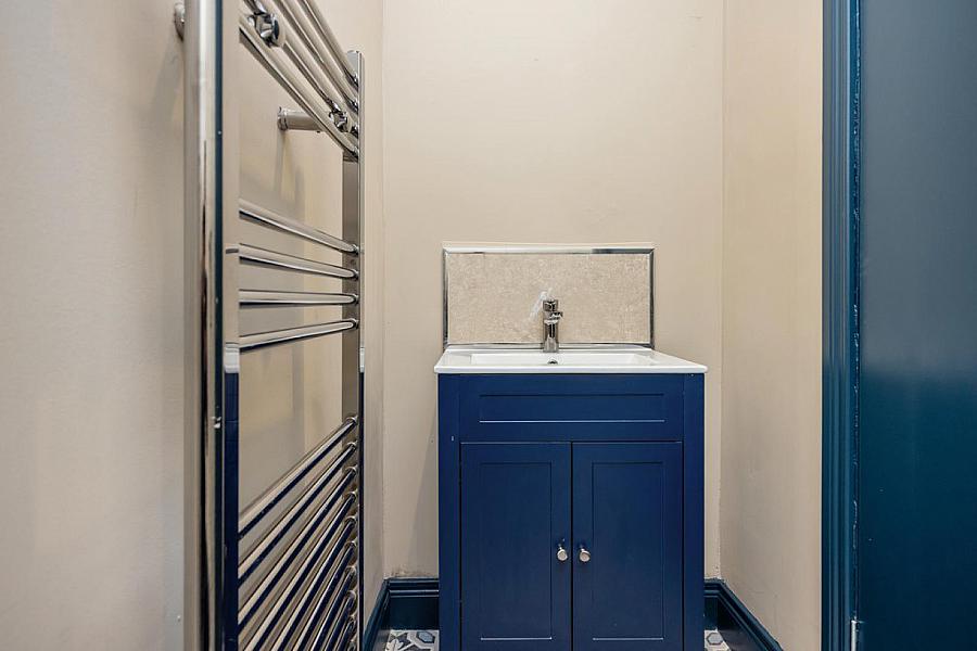 Apt 4 48 North Parade