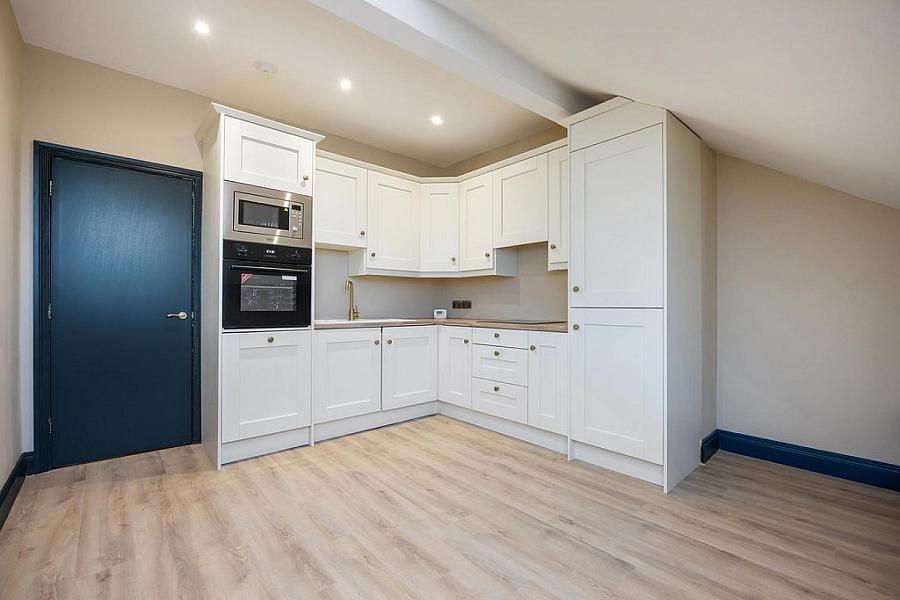 Apt 4 48 North Parade