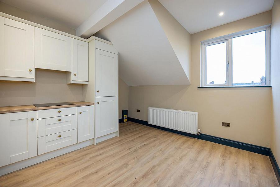 Apt 4 48 North Parade