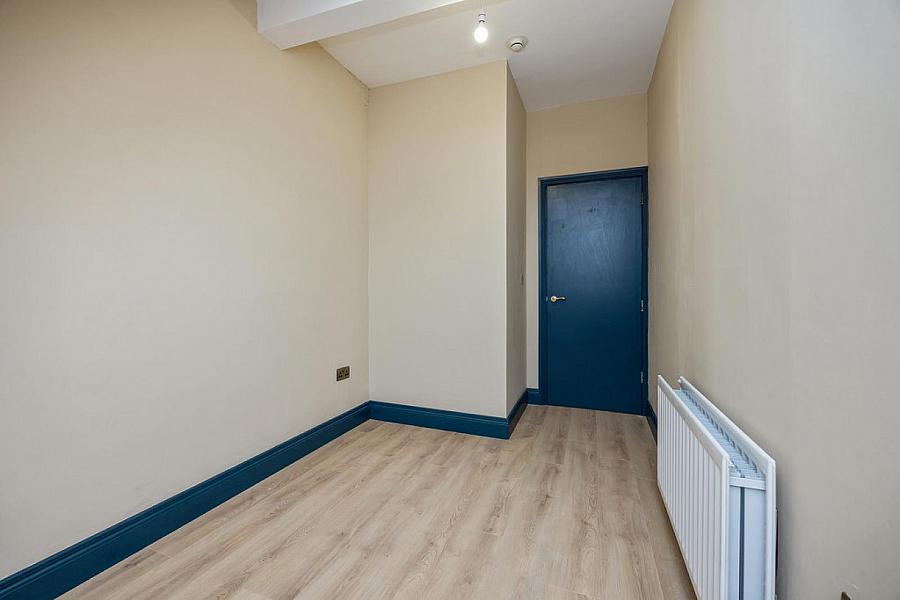 Apt 4 48 North Parade