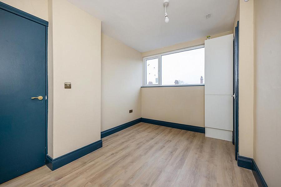 Apt 4 48 North Parade