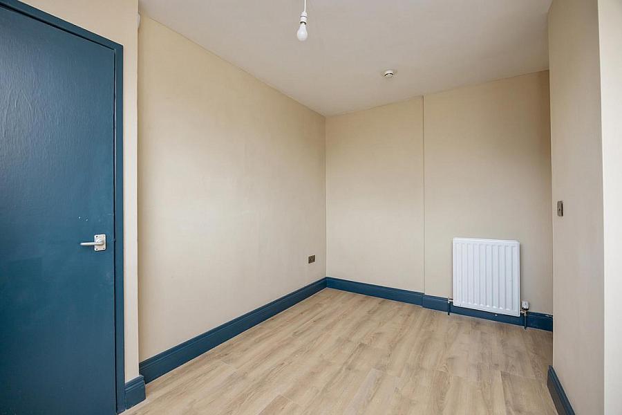 Apt 4 48 North Parade