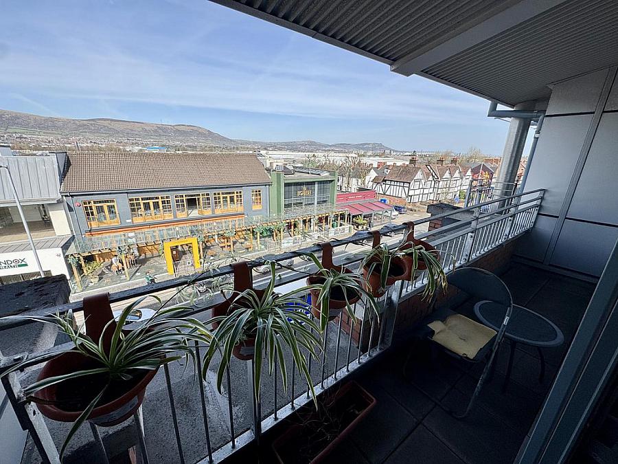 Apartment 14 Lesley Plaza