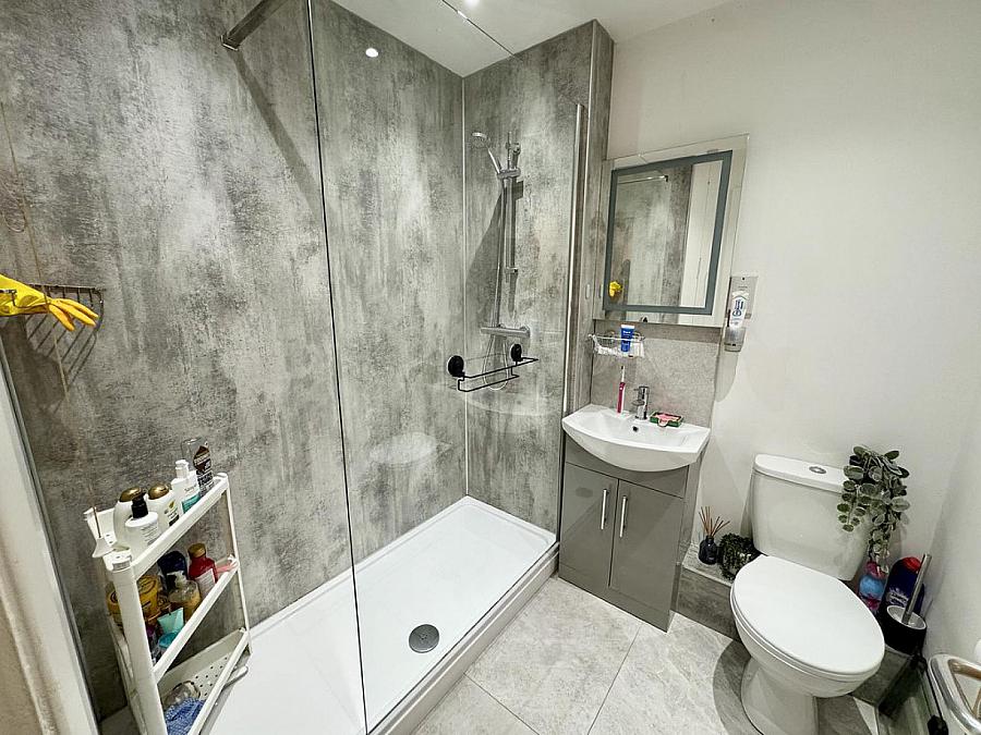 Apartment 14 Lesley Plaza