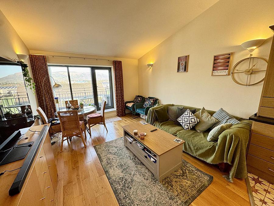 Apartment 14 Lesley Plaza