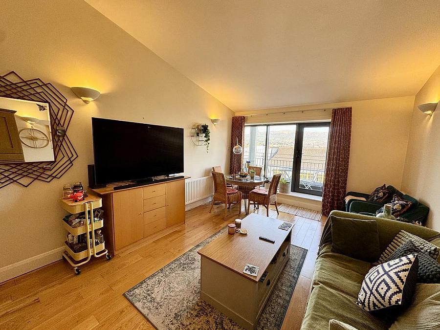 Apartment 14 Lesley Plaza