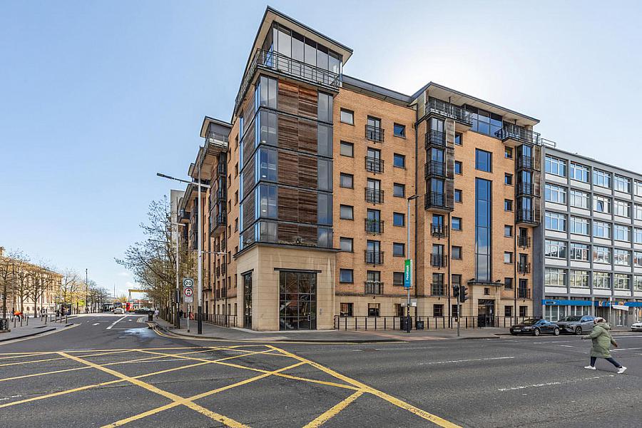 Apt 59, 17 Queens Square