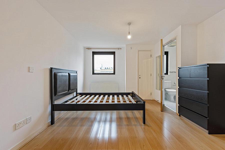 Apt 59, 17 Queens Square