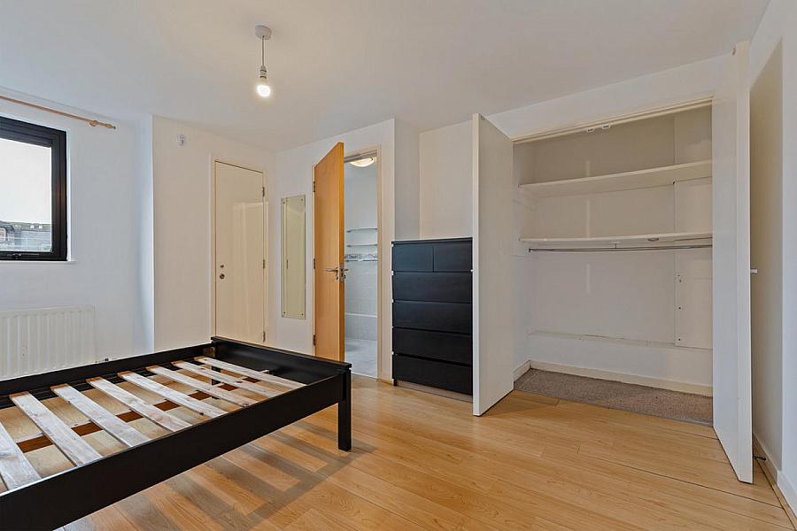 Apt 59, 17 Queens Square