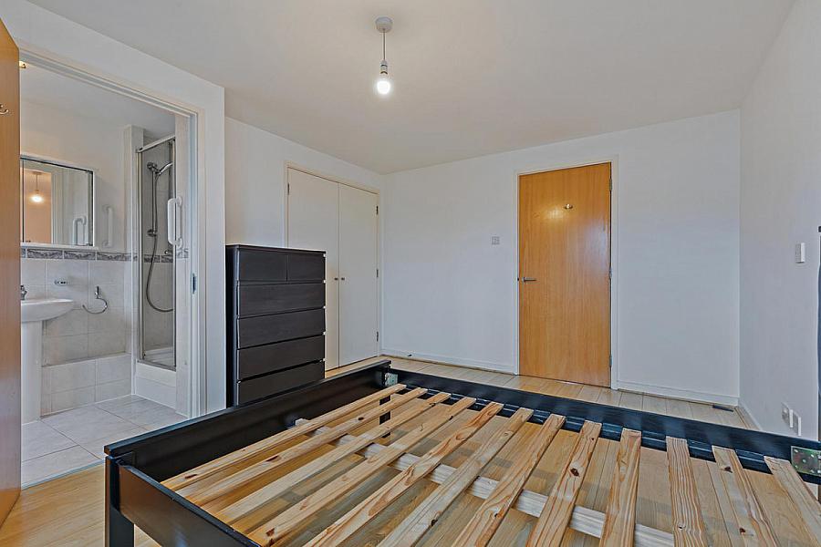 Apt 59, 17 Queens Square