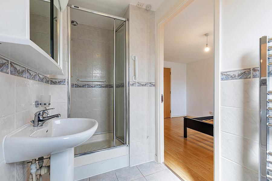 Apt 59, 17 Queens Square