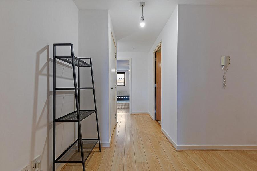 Apt 59, 17 Queens Square