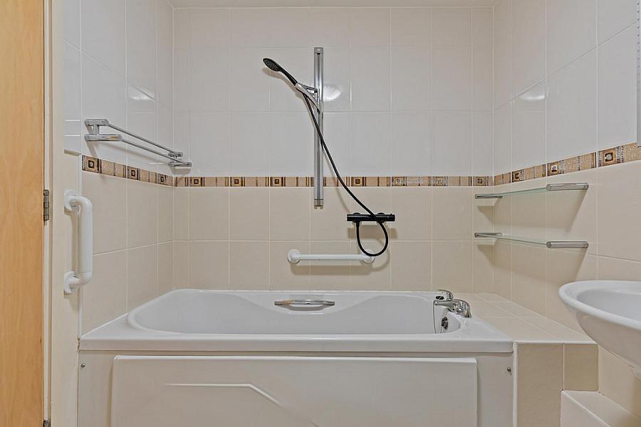 Apt 59, 17 Queens Square