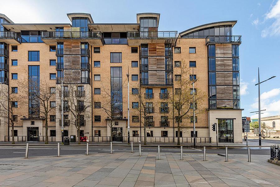 Apt 59, 17 Queens Square