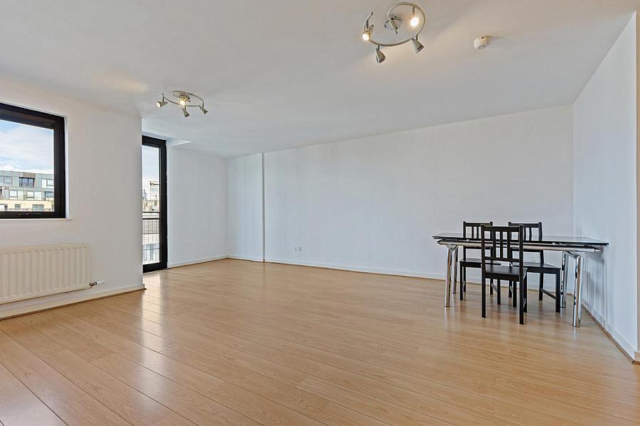 Apt 59, 17 Queens Square