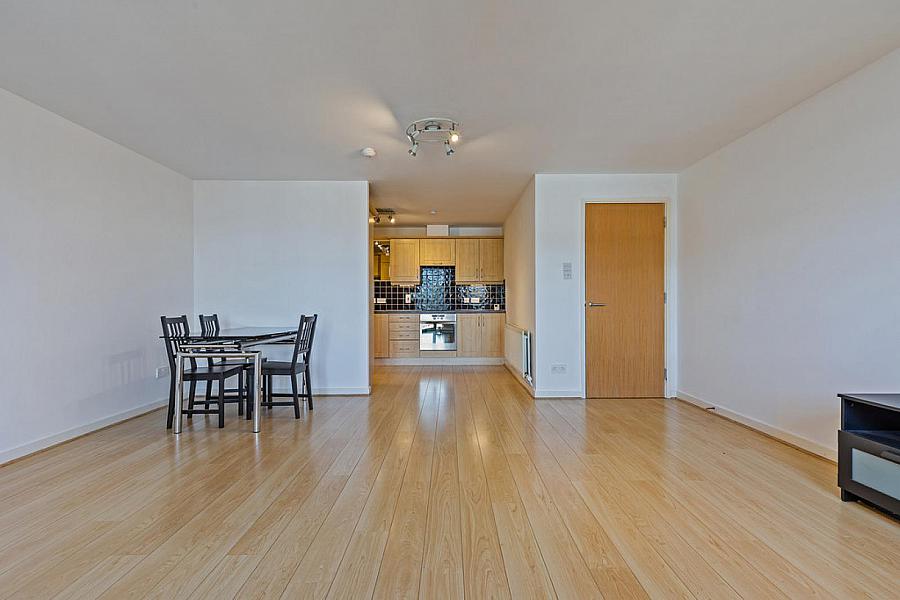 Apt 59, 17 Queens Square