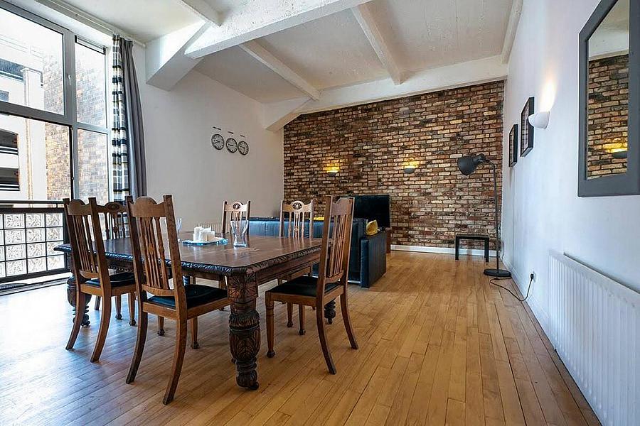 203 Somerset Studios