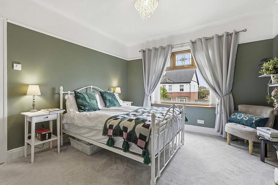 18 Diamond Gardens