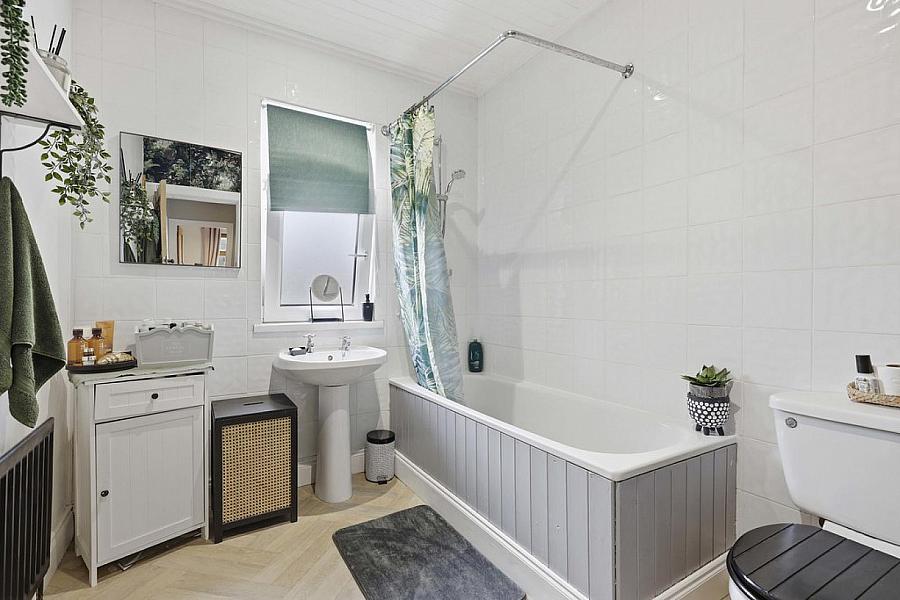 18 Diamond Gardens