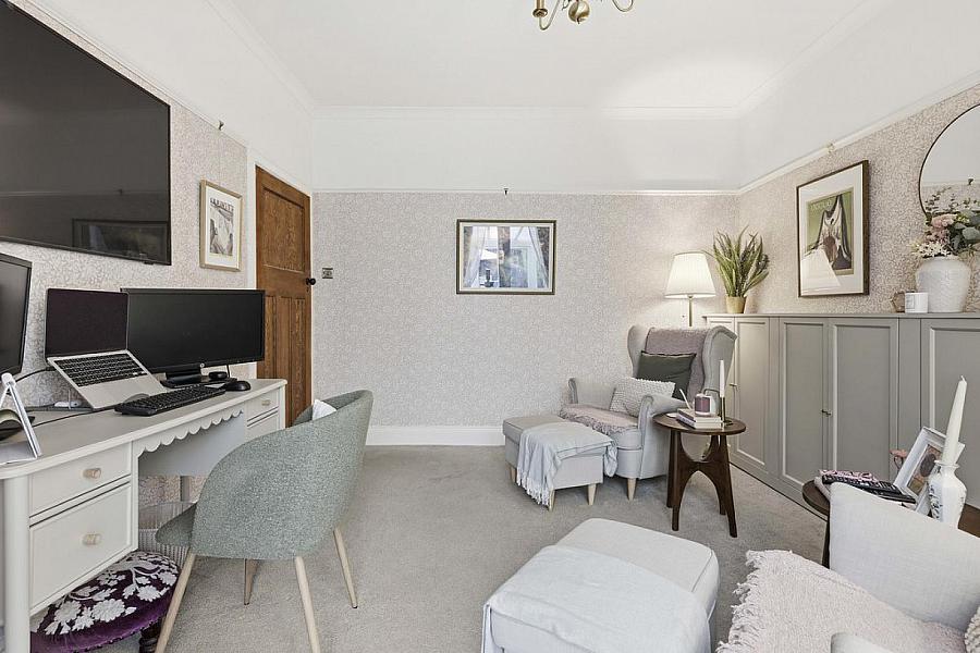 18 Diamond Gardens