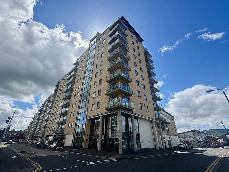 Apt 14 Victoria Place