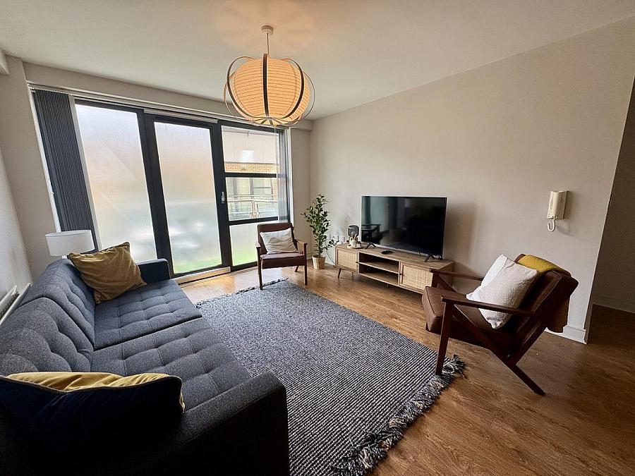 Apt 14 Victoria Place