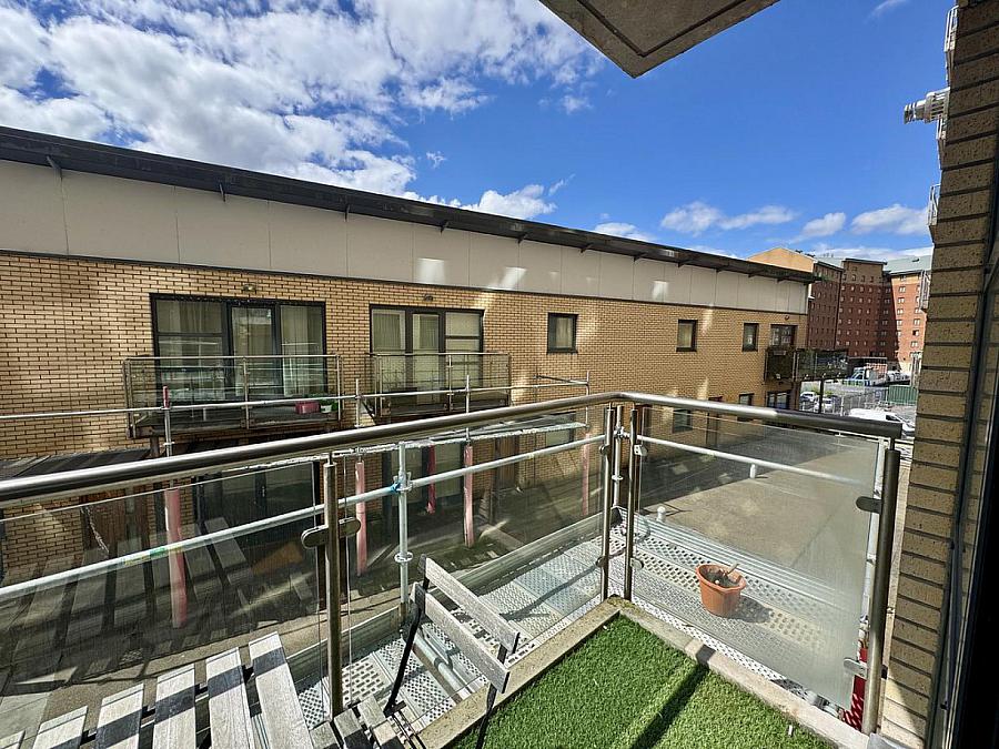 Apt 14 Victoria Place