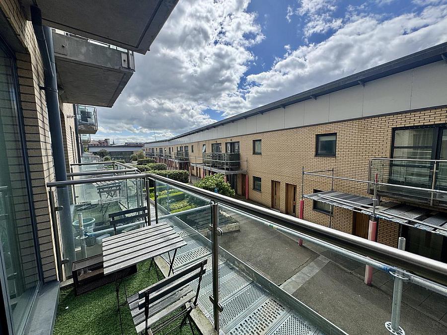 Apt 14 Victoria Place