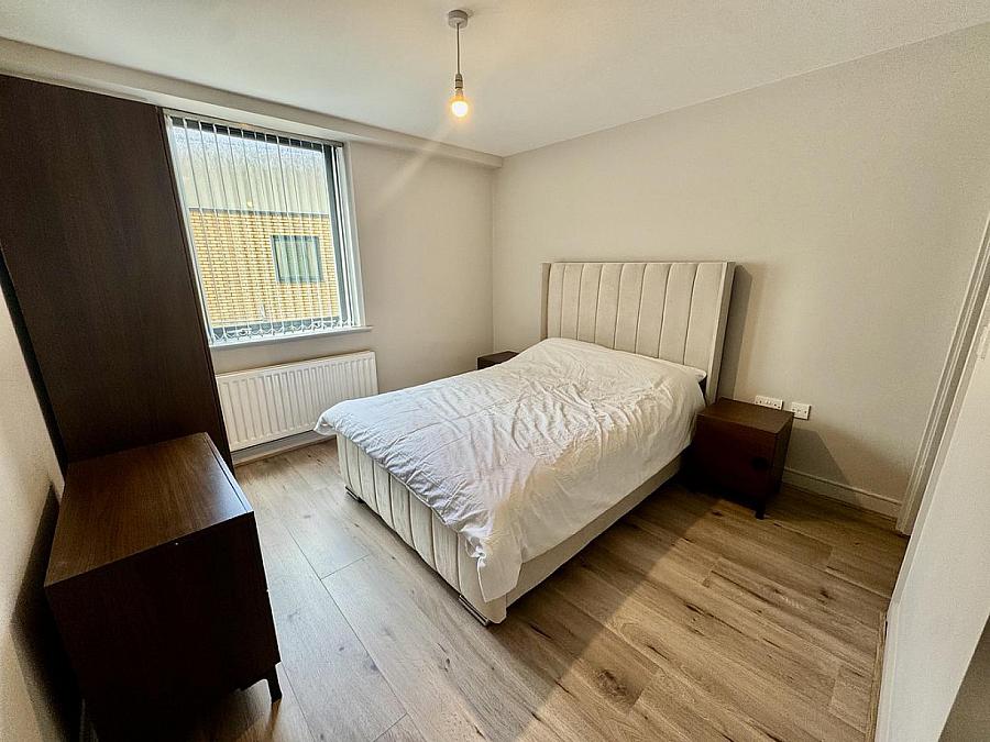 Apt 14 Victoria Place