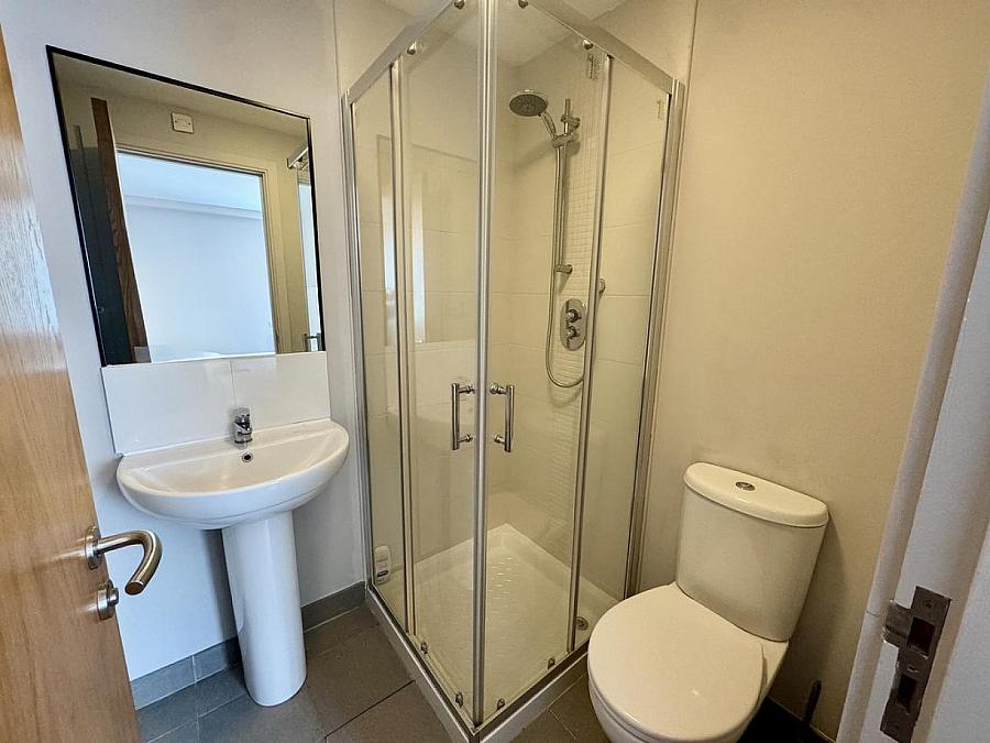 Apt 14 Victoria Place
