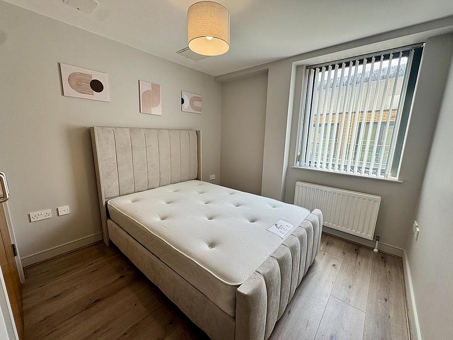 Apt 14 Victoria Place
