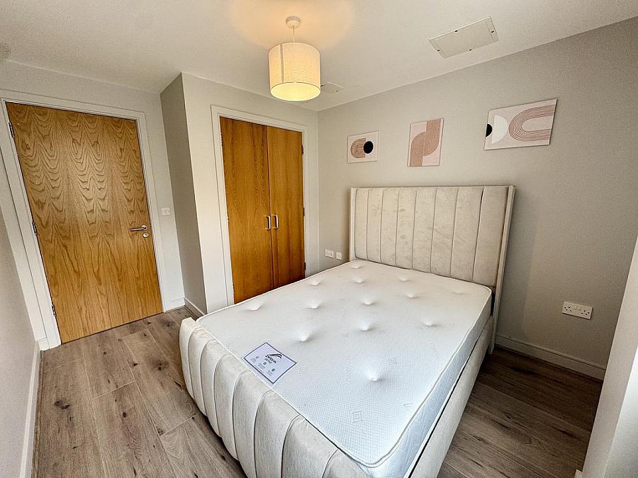 Apt 14 Victoria Place