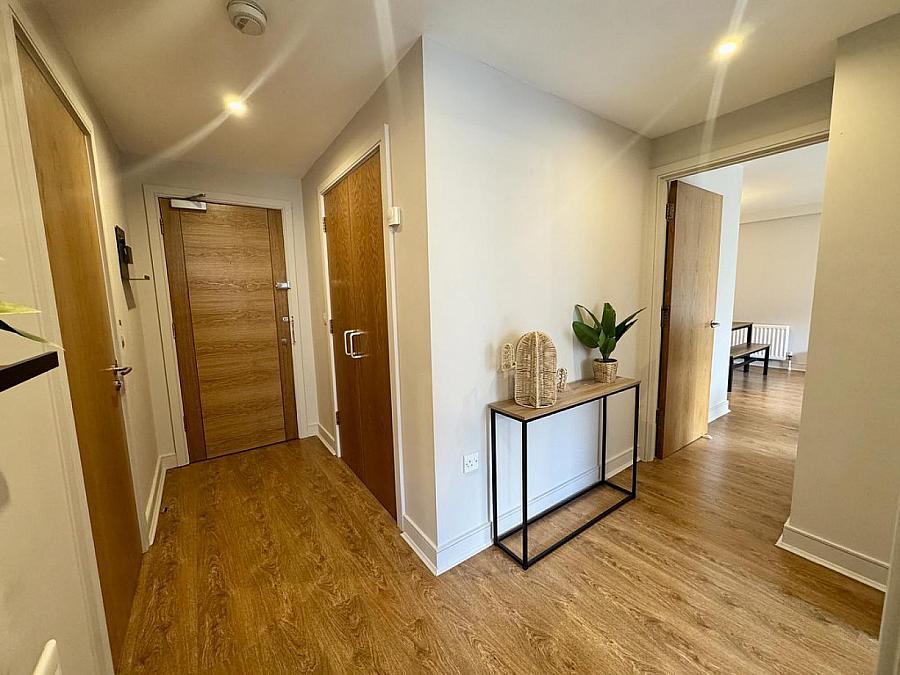 Apt 14 Victoria Place