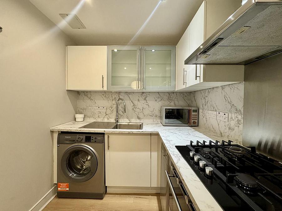 Apt 14 Victoria Place