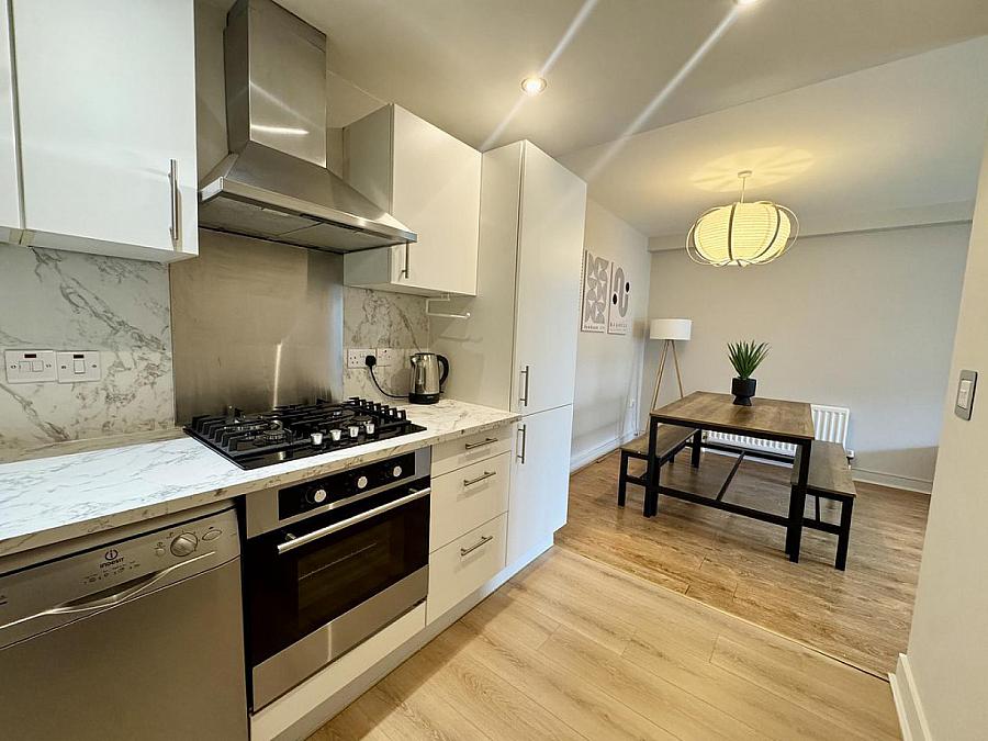 Apt 14 Victoria Place