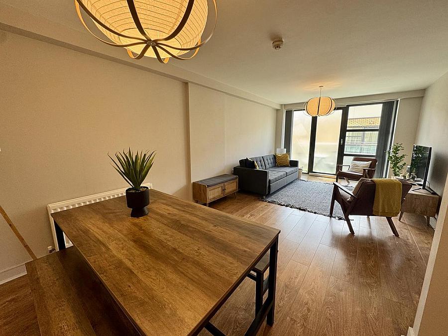 Apt 14 Victoria Place