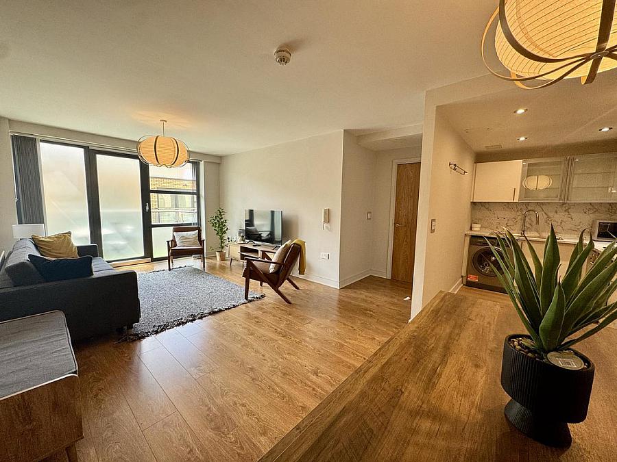 Apt 14 Victoria Place
