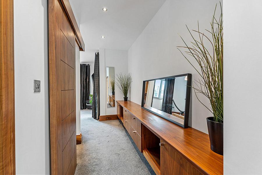 Pilot Point, 21 Clarendon Road
